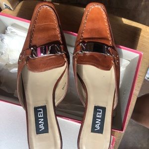 Vaneli brown closed toe, low heel shoes 8.5. VGUC